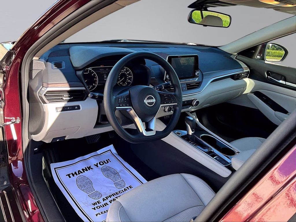 2023 Garnet Pearl Metallic Nissan Altima 2.5 SV AWD Sedan