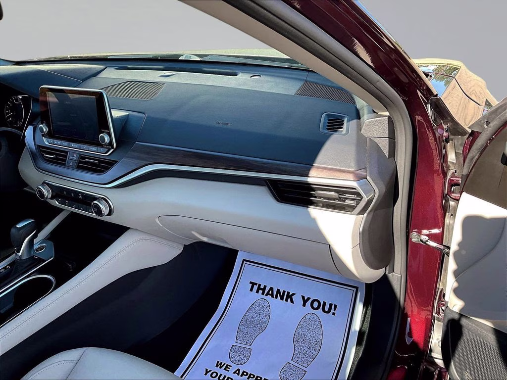2023 Garnet Pearl Metallic Nissan Altima 2.5 SV AWD Sedan