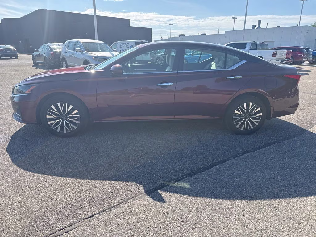 2023 Garnet Pearl Metallic Nissan Altima 2.5 SV AWD Sedan