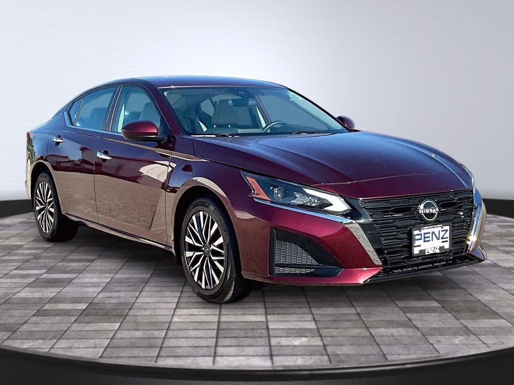 2023 Garnet Pearl Metallic Nissan Altima 2.5 SV AWD Sedan