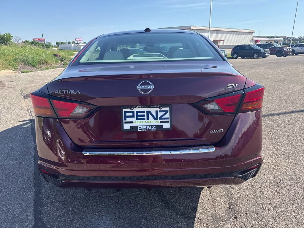 2023 Garnet Pearl Metallic Nissan Altima 2.5 SV AWD Sedan