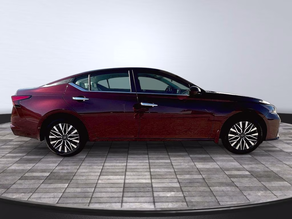 2023 Garnet Pearl Metallic Nissan Altima 2.5 SV AWD Sedan