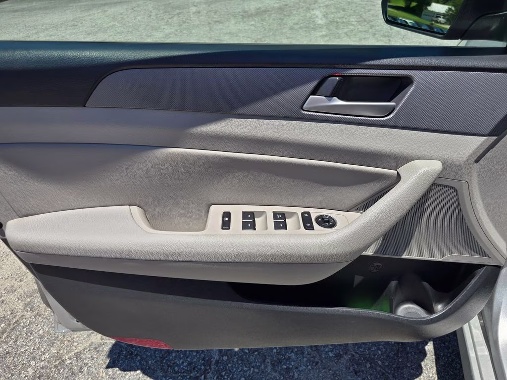 2018 Symphony Silver Hyundai Sonata SEL FWD Sedan