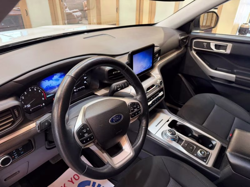 2024 Ford Explorer XLT Sport Utility 4D 4X4