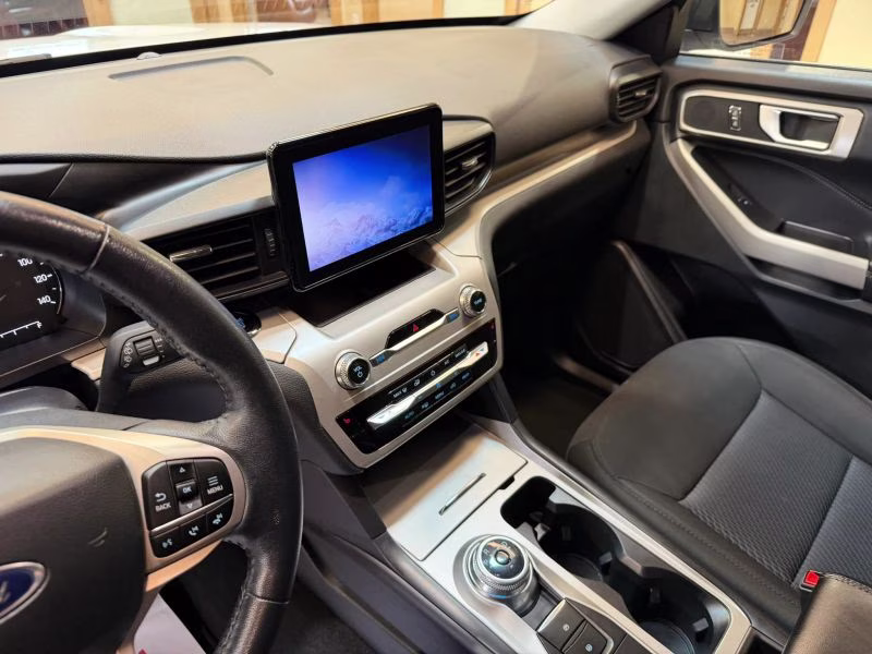 2024 Ford Explorer XLT Sport Utility 4D 4X4