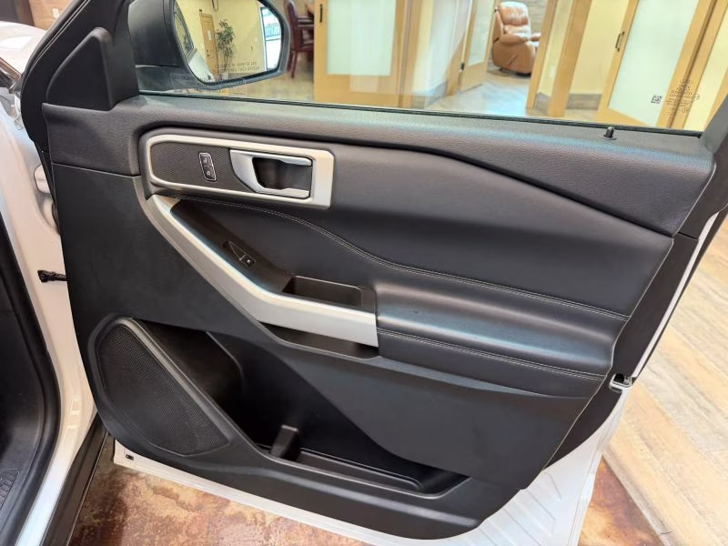2024 Ford Explorer XLT Sport Utility 4D 4X4