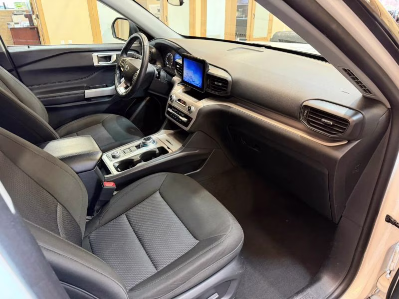 2024 Ford Explorer XLT Sport Utility 4D 4X4