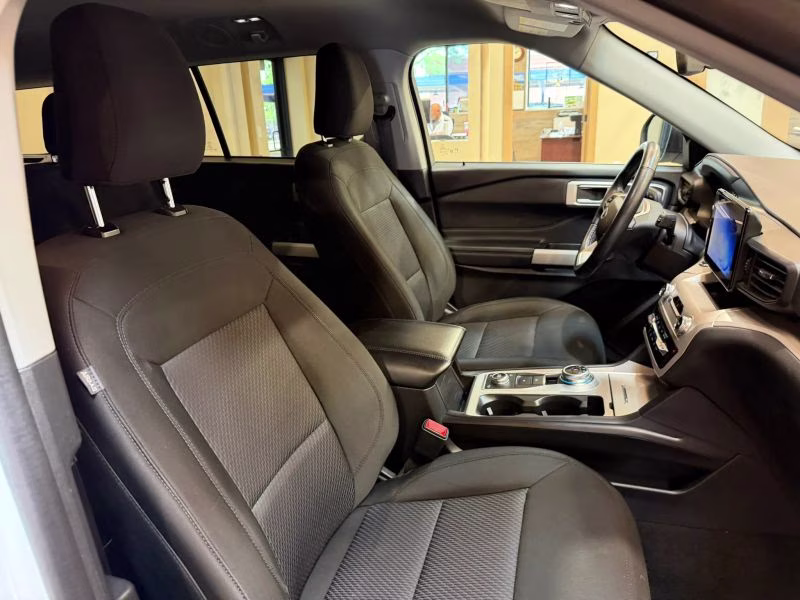2024 Ford Explorer XLT Sport Utility 4D 4X4