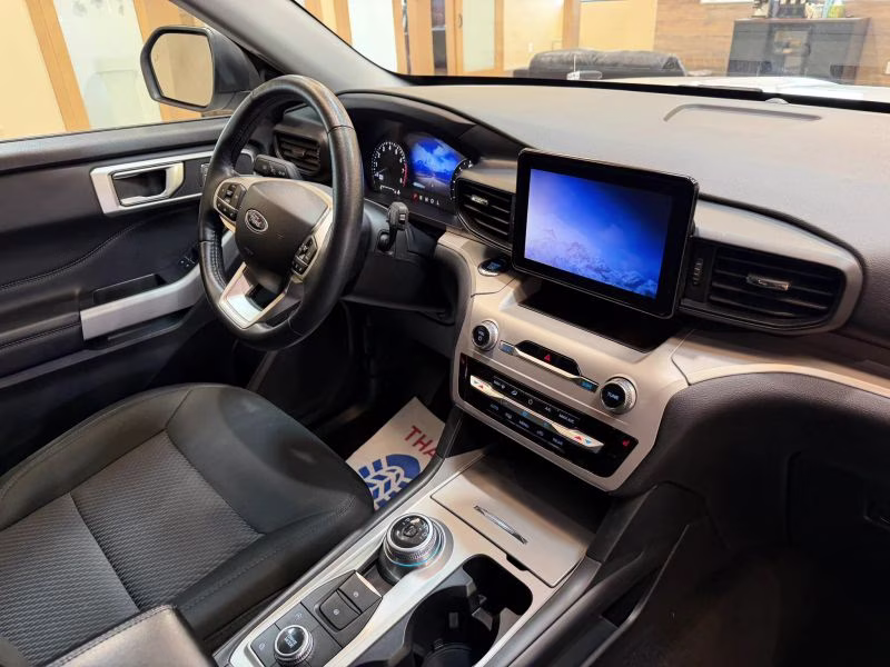 2024 Ford Explorer XLT Sport Utility 4D 4X4