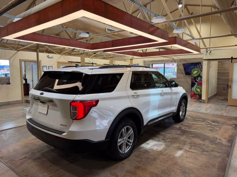 2024 Ford Explorer XLT Sport Utility 4D 4X4