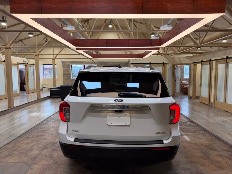 2024 Ford Explorer XLT Sport Utility 4D 4X4