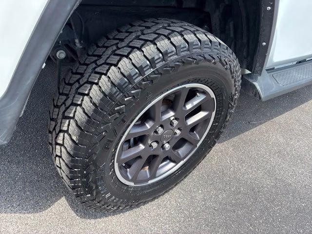 2021 Bright White Clearcoat Jeep Gladiator Overland 4X4 Truck