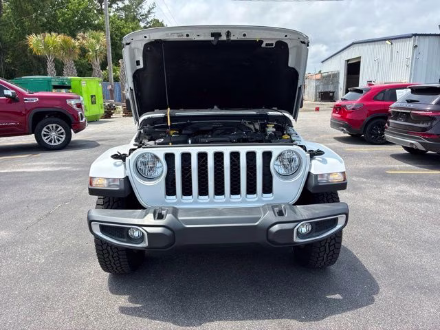 2021 Bright White Clearcoat Jeep Gladiator Overland 4X4 Truck