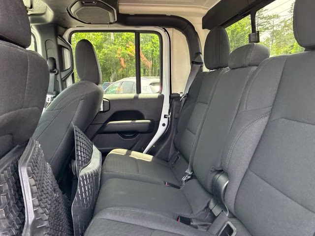 2021 Bright White Clearcoat Jeep Gladiator Overland 4X4 Truck