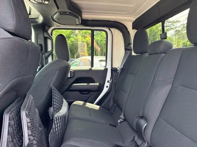 2021 Bright White Clearcoat Jeep Gladiator Overland 4X4 Truck