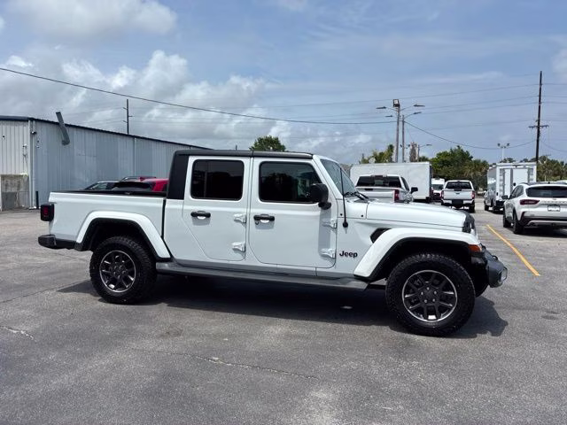 2021 Bright White Clearcoat Jeep Gladiator Overland 4X4 Truck