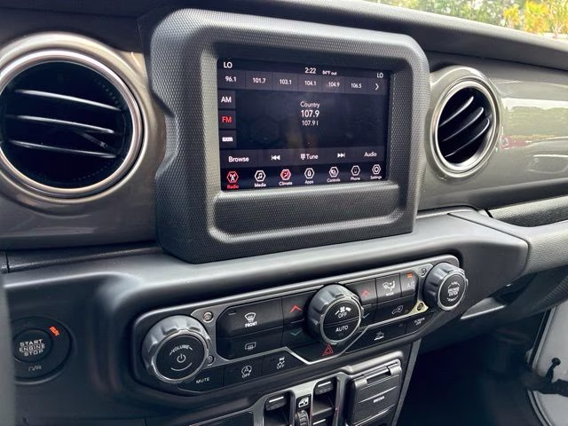 2021 Bright White Clearcoat Jeep Gladiator Overland 4X4 Truck