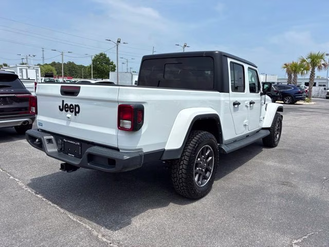 2021 Bright White Clearcoat Jeep Gladiator Overland 4X4 Truck