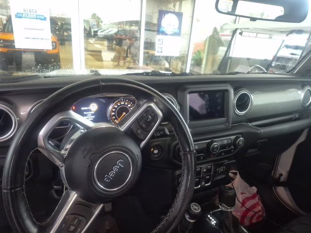 2021 Bright White Clearcoat Jeep Gladiator Overland 4X4 Truck