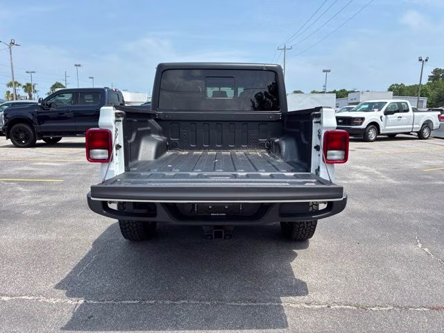 2021 Bright White Clearcoat Jeep Gladiator Overland 4X4 Truck