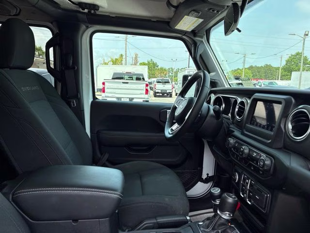 2021 Bright White Clearcoat Jeep Gladiator Overland 4X4 Truck