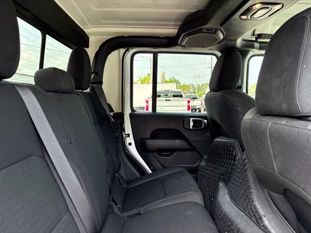 2021 Bright White Clearcoat Jeep Gladiator Overland 4X4 Truck