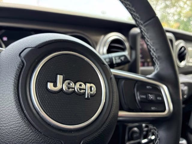 2021 Bright White Clearcoat Jeep Gladiator Overland 4X4 Truck