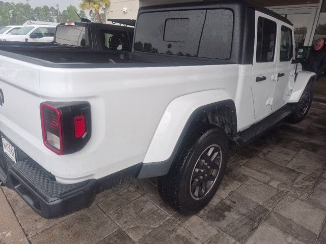 2021 Bright White Clearcoat Jeep Gladiator Overland 4X4 Truck