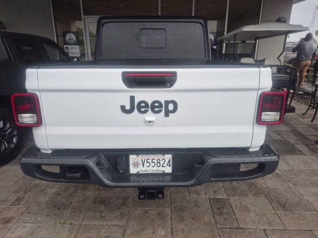 2021 Bright White Clearcoat Jeep Gladiator Overland 4X4 Truck