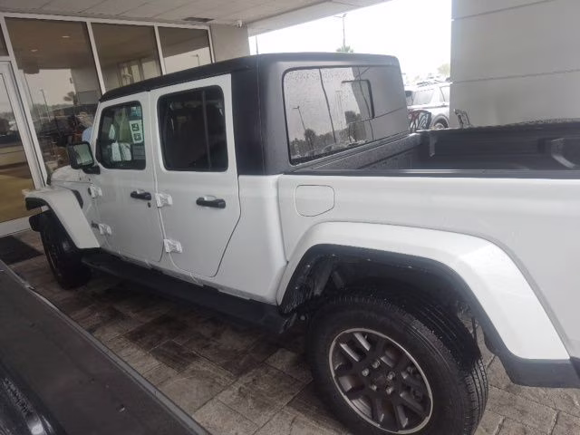2021 Bright White Clearcoat Jeep Gladiator Overland 4X4 Truck