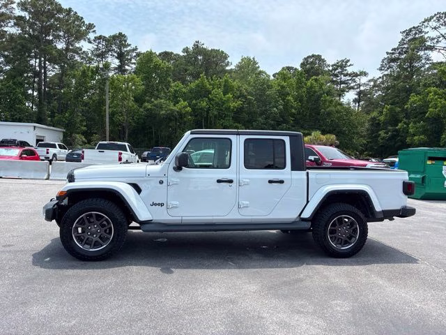 2021 Bright White Clearcoat Jeep Gladiator Overland 4X4 Truck