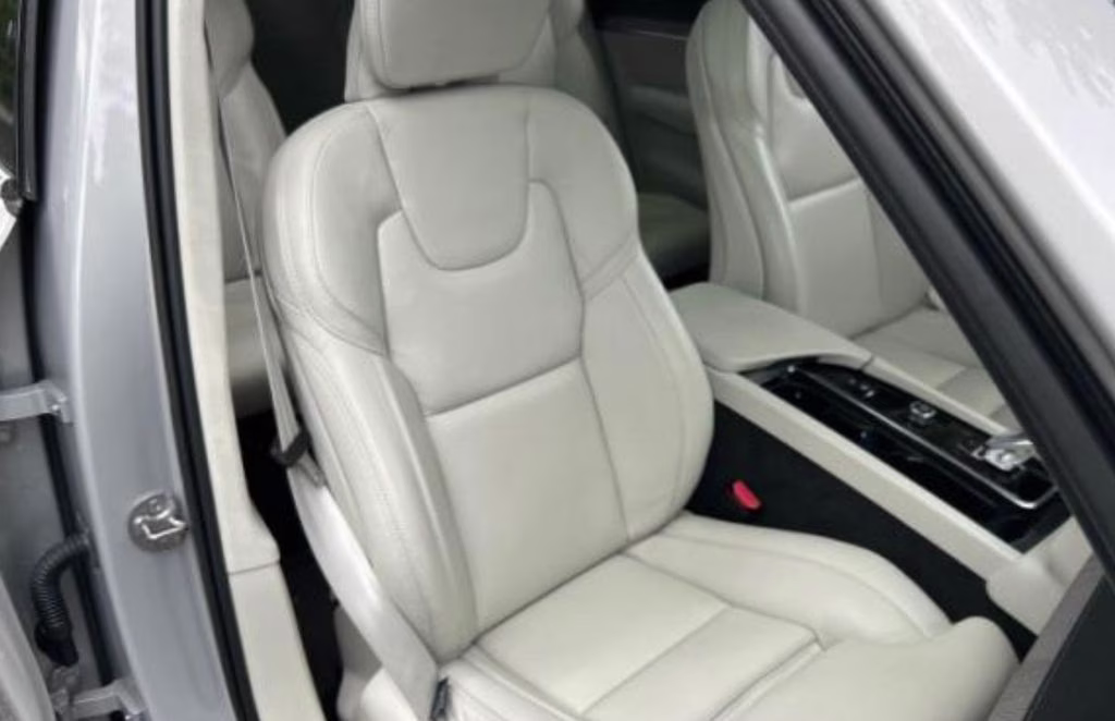 2023 Silver Dawn Metallic Volvo XC90 Ultimate AWD SUV