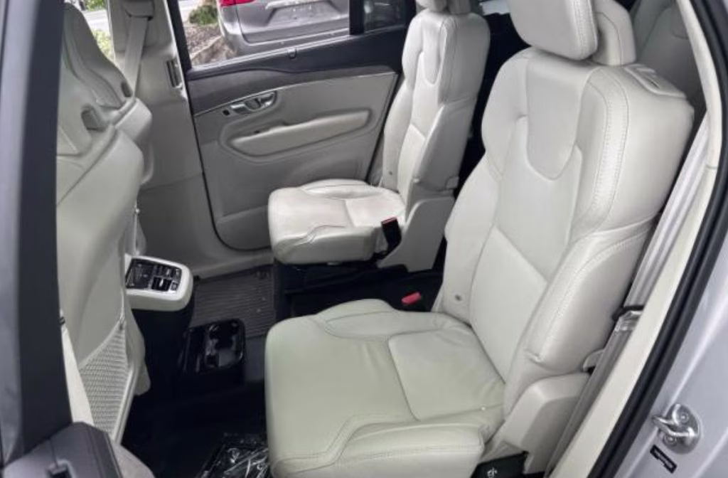 2023 Silver Dawn Metallic Volvo XC90 Ultimate AWD SUV