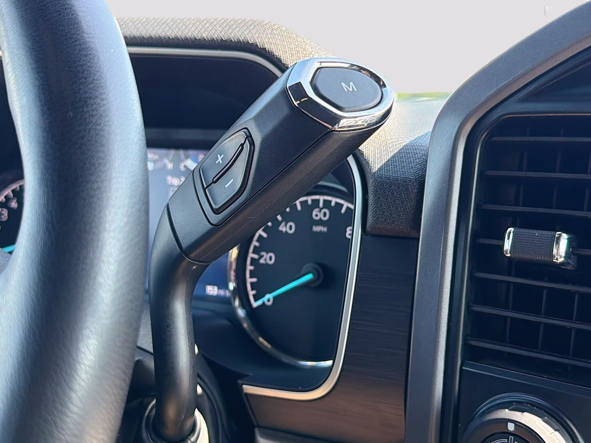 2023 Oxford White Ford F-150 XLT 4X4 Truck