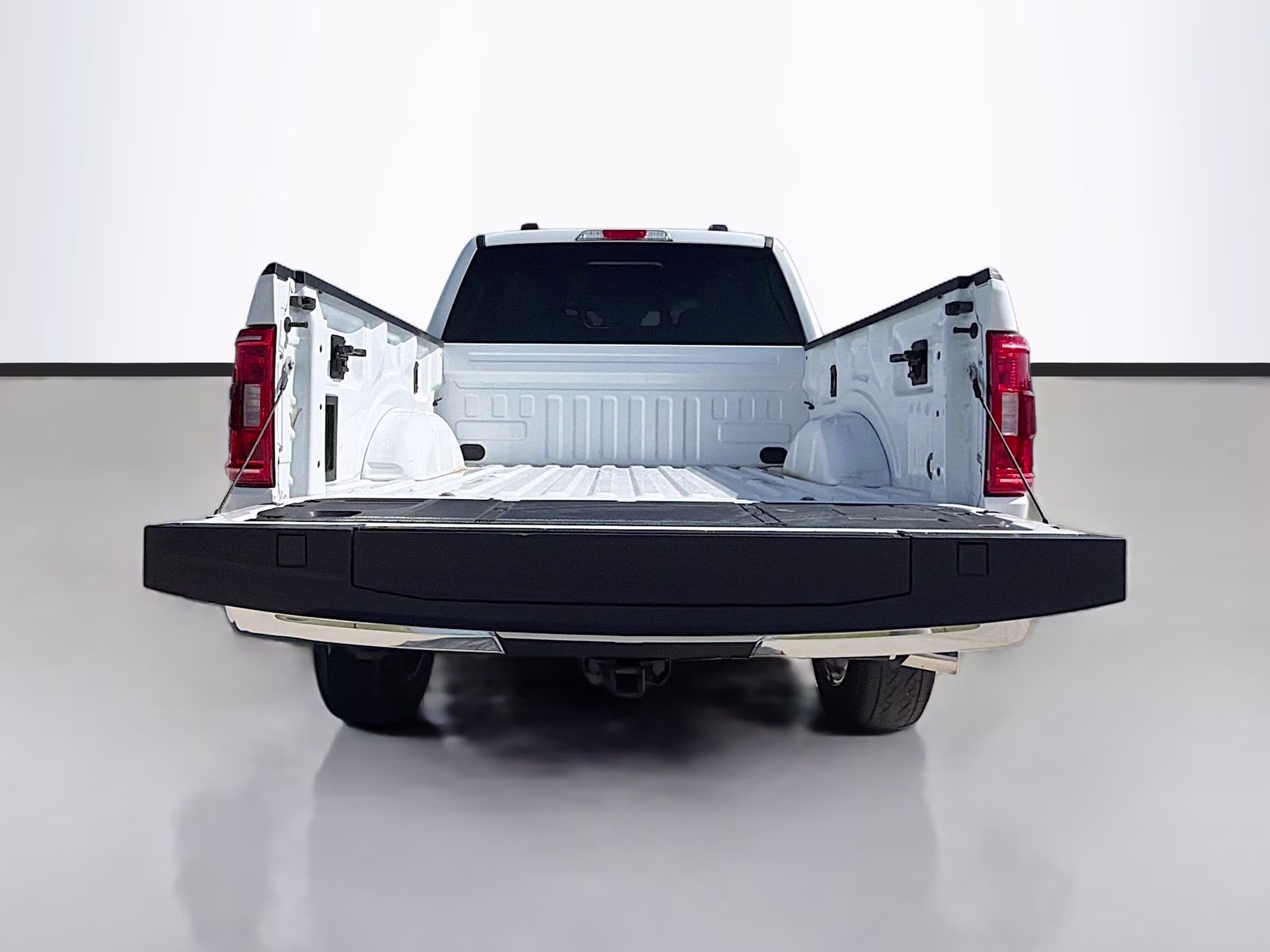 2023 Oxford White Ford F-150 XLT 4X4 Truck