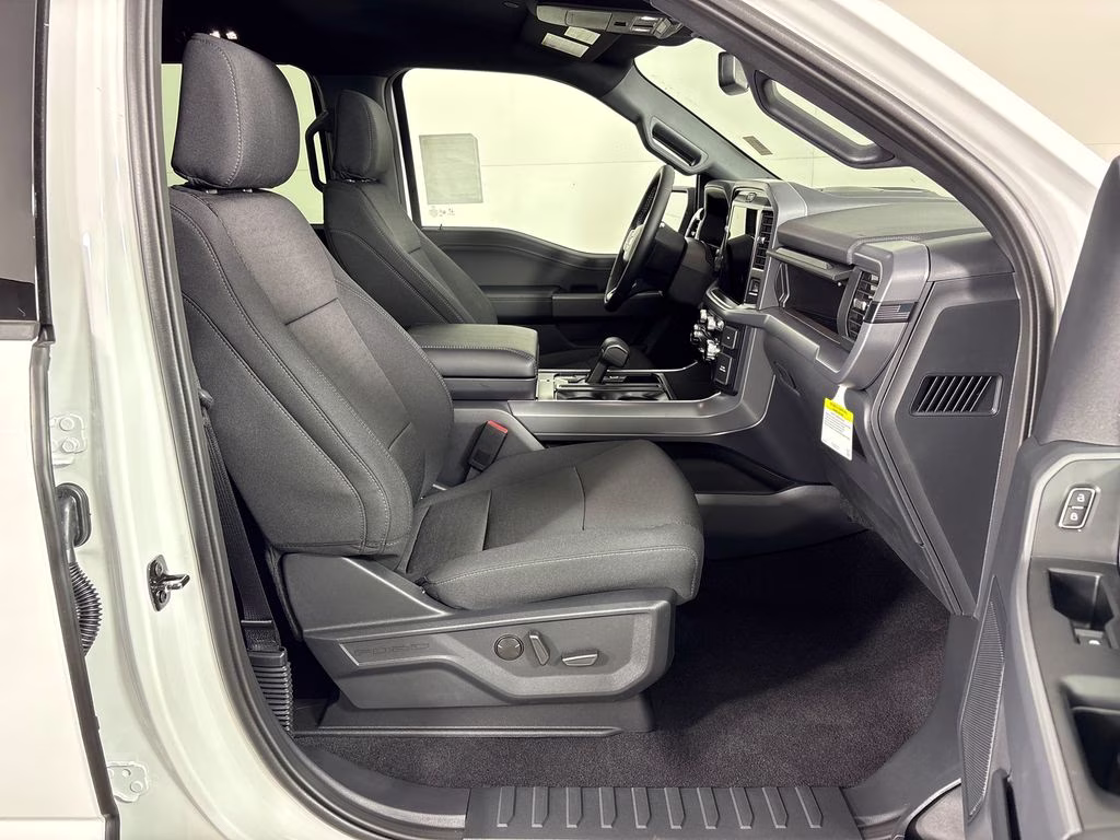 2026 Oxford White Ford F-150 XLT 4X4 Truck