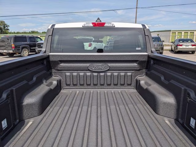 2026 Oxford White Ford Maverick XL FWD Truck