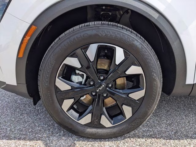 2023 Glacial White Pearl Kia Sportage X-Line AWD SUV