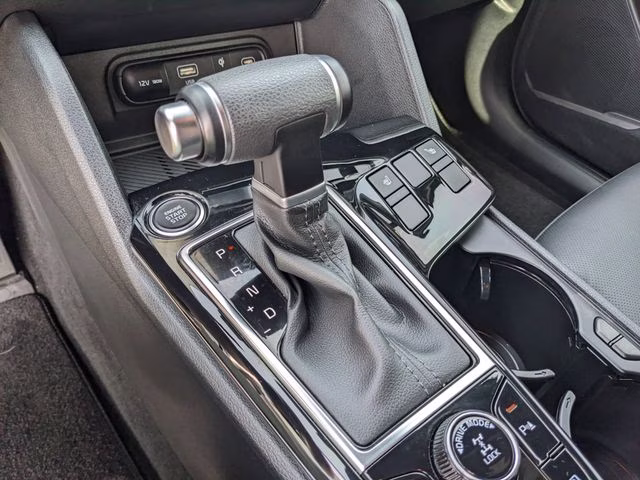 2023 Glacial White Pearl Kia Sportage X-Line AWD SUV