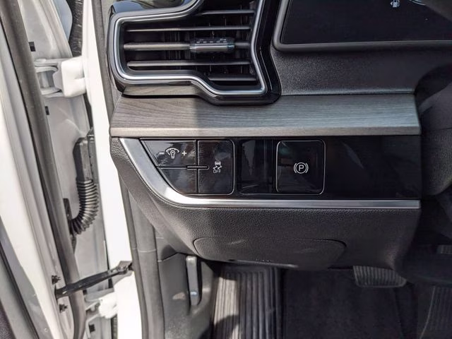 2023 Glacial White Pearl Kia Sportage X-Line AWD SUV