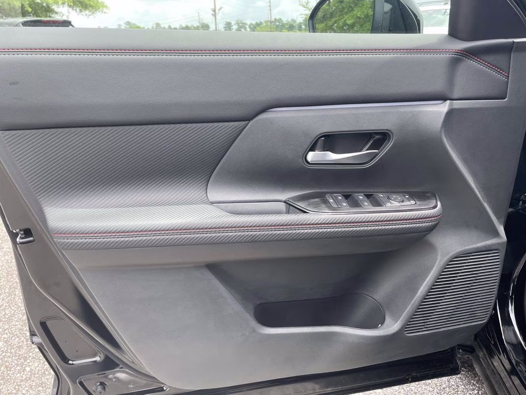 2026 Super Black Nissan Kicks SR FWD SUV