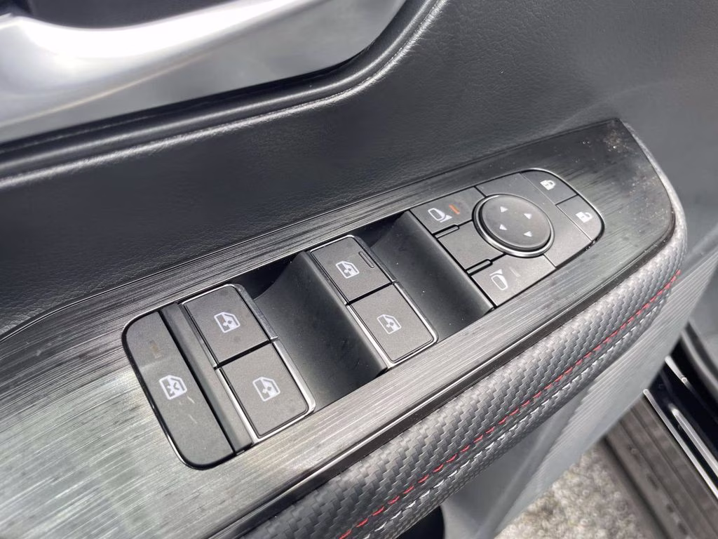 2026 Super Black Nissan Kicks SR FWD SUV