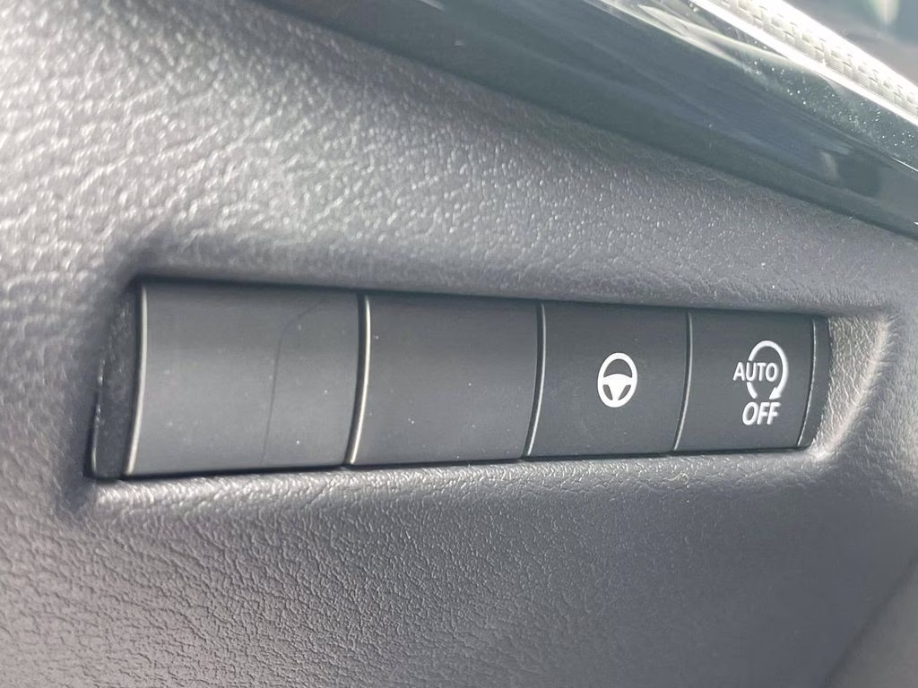 2026 Super Black Nissan Kicks SR FWD SUV