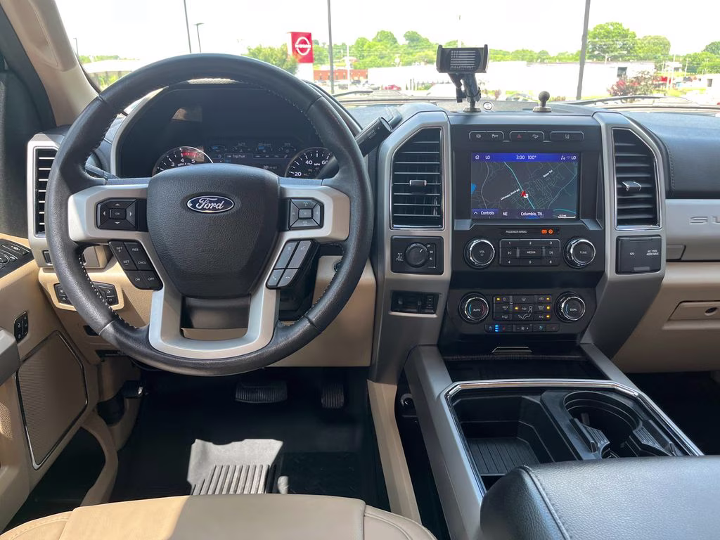 2020 Oxford White Ford Super Duty F-250 SRW Lariat 4X4 Truck