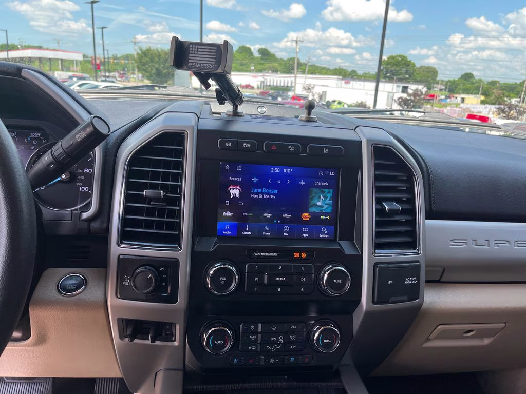 2020 Oxford White Ford Super Duty F-250 SRW Lariat 4X4 Truck