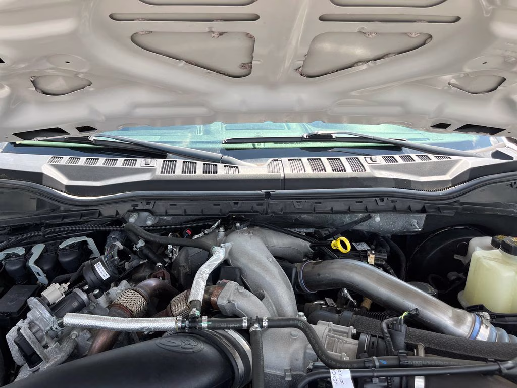 2020 Oxford White Ford Super Duty F-250 SRW Lariat 4X4 Truck