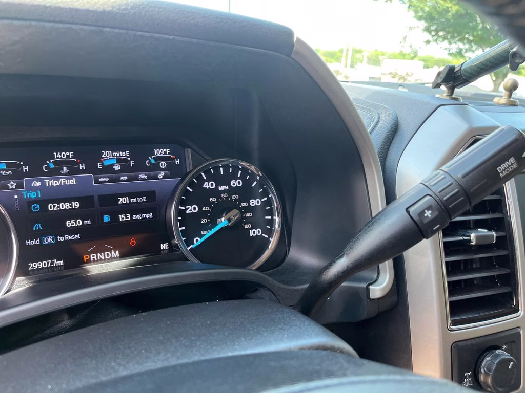 2020 Oxford White Ford Super Duty F-250 SRW Lariat 4X4 Truck