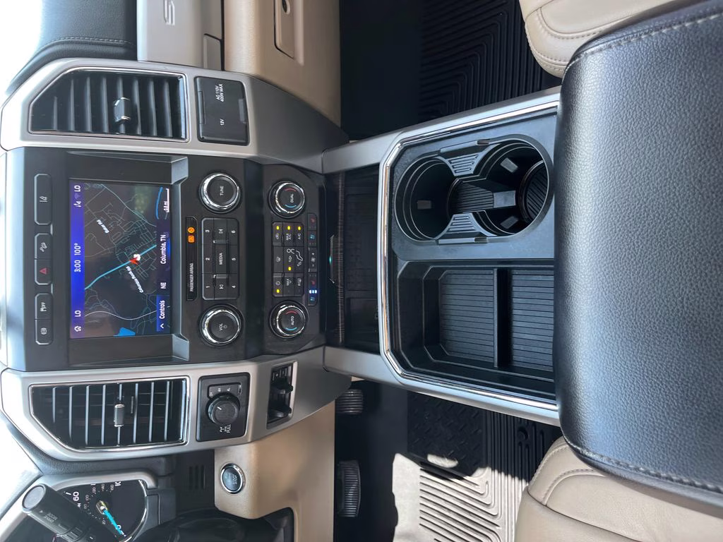 2020 Oxford White Ford Super Duty F-250 SRW Lariat 4X4 Truck