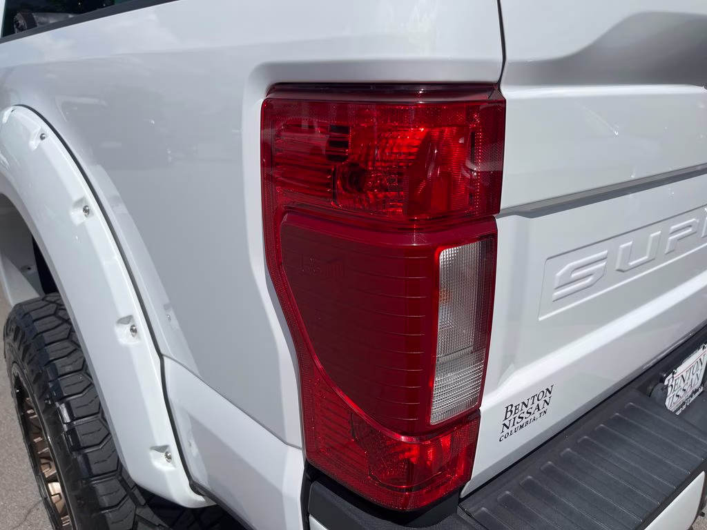2020 Oxford White Ford Super Duty F-250 SRW Lariat 4X4 Truck