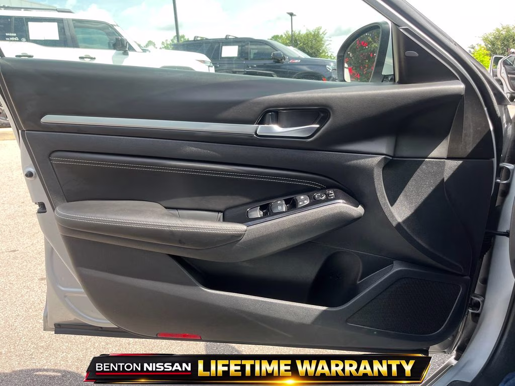 2021 Brilliant Silver Metallic Nissan Altima 2.5 SL FWD Sedan
